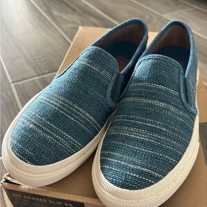 FRYE Canvas Gia Slip On Sz. 6 NIB